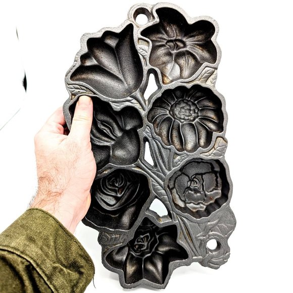 John Wright Kitchen Vintage 991 John Wright Cast Iron Floral Flower